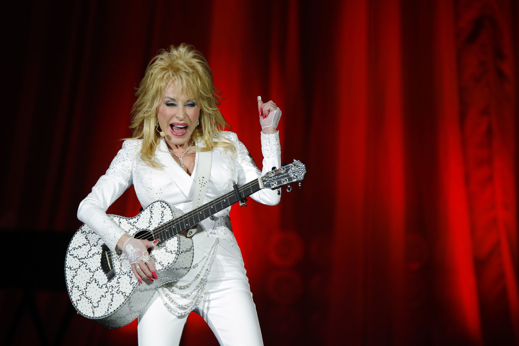Dolly Parton, 2015